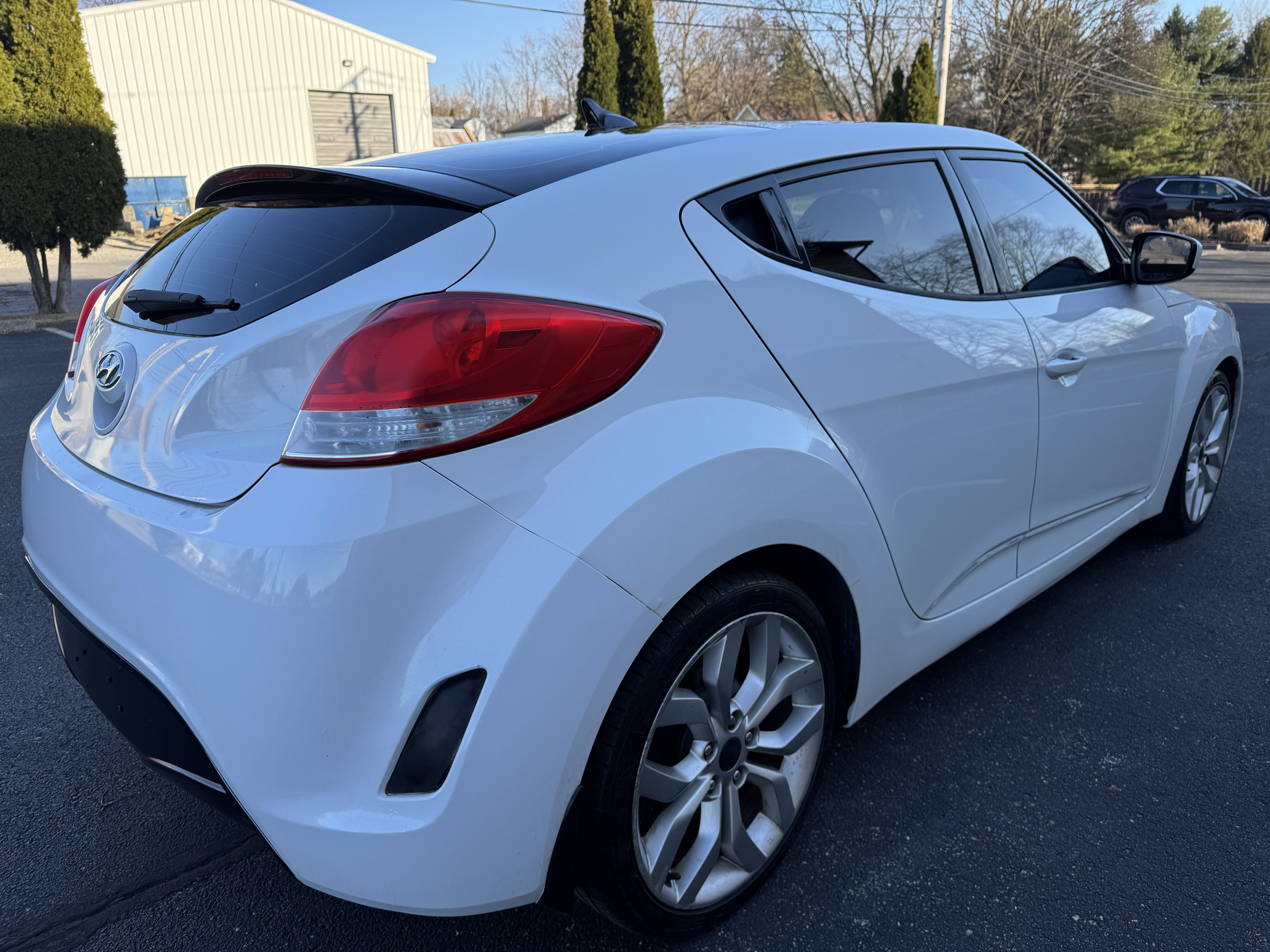 Used 2013 Hyundai Veloster w/ Style Pkg image 4