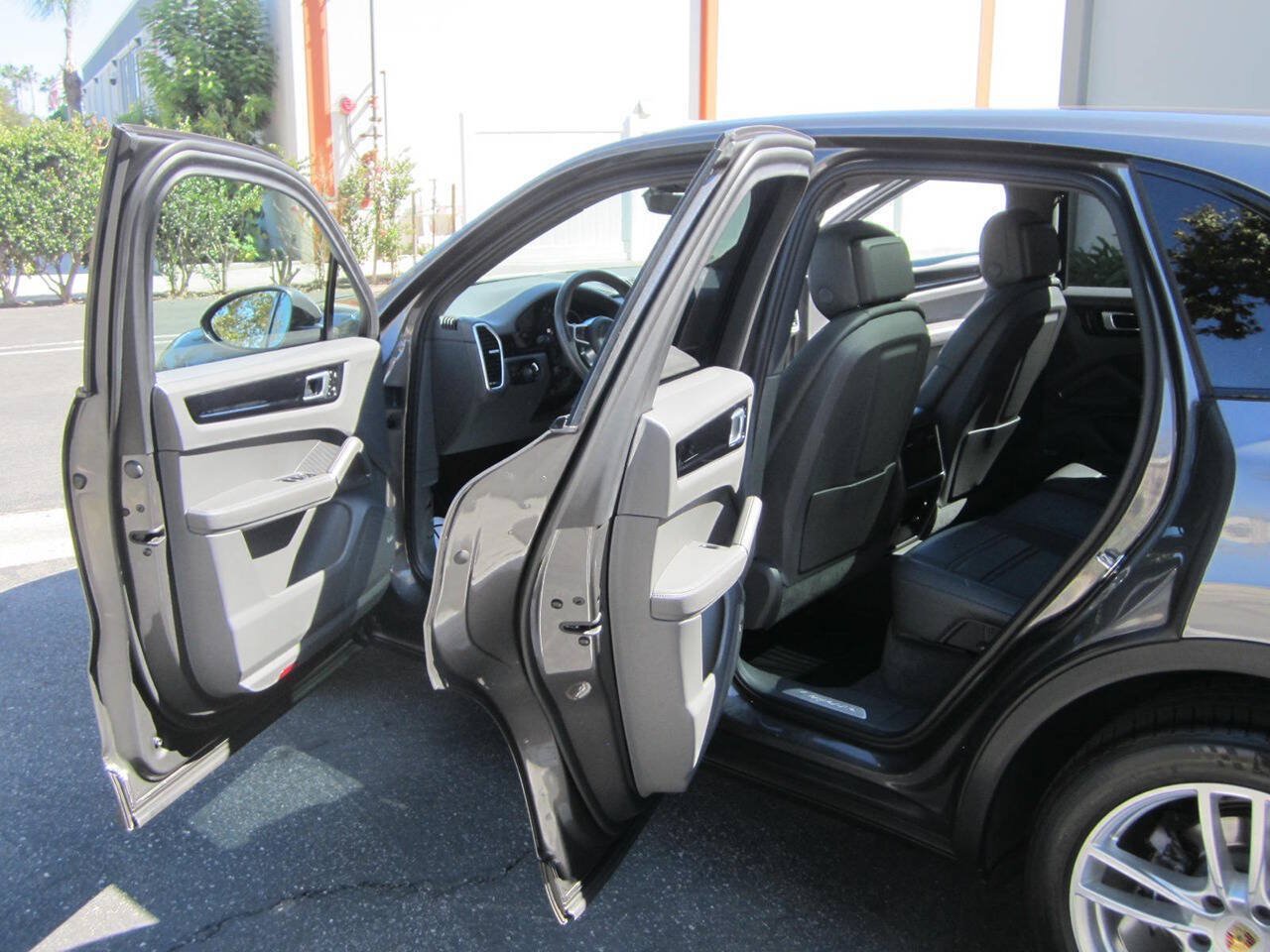Used 2019 Porsche Cayenne AWD/4WD image 25