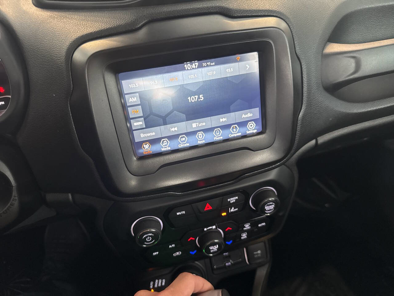 Used 2021 Jeep Renegade Latitude image 29