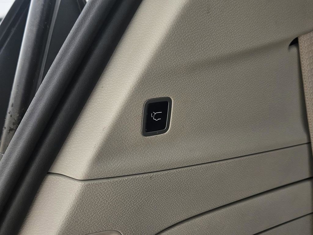 Used 2024 Chrysler Pacifica Select image 37