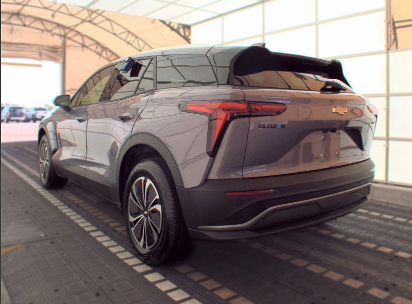 Used 2025 Chevrolet Blazer EV LT AWD/4WD image 4