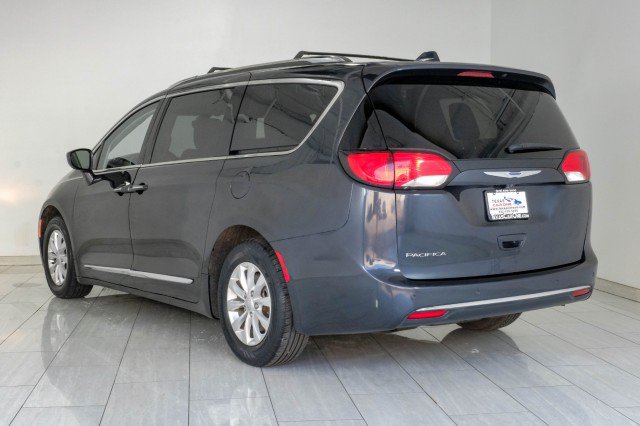 Used 2019 Chrysler Pacifica Touring-L FWD image 8