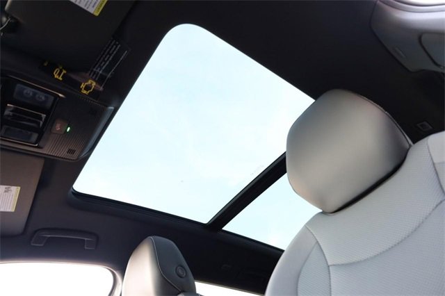 New 2026 Volkswagen Tiguan SE R-Line image 9