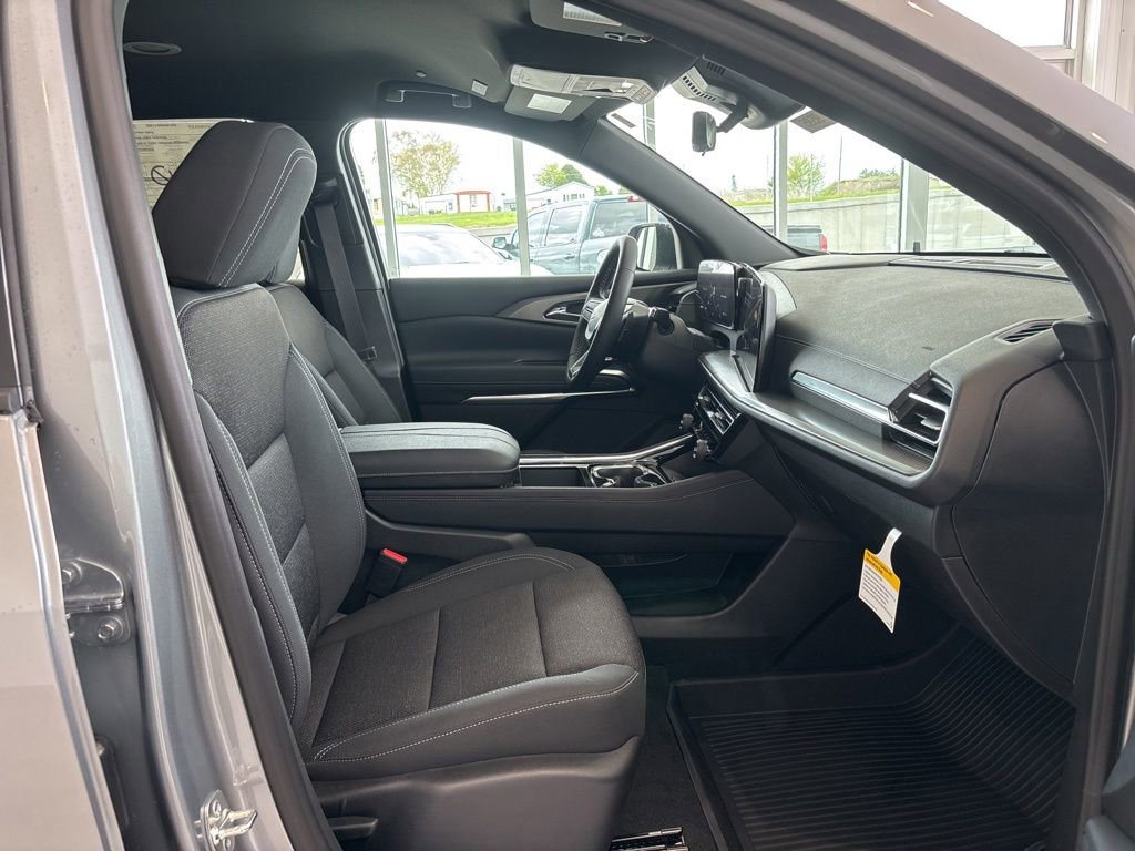 New 2026 Chevrolet Traverse LT w/ Driver Confidence Package AWD/4WD image 19