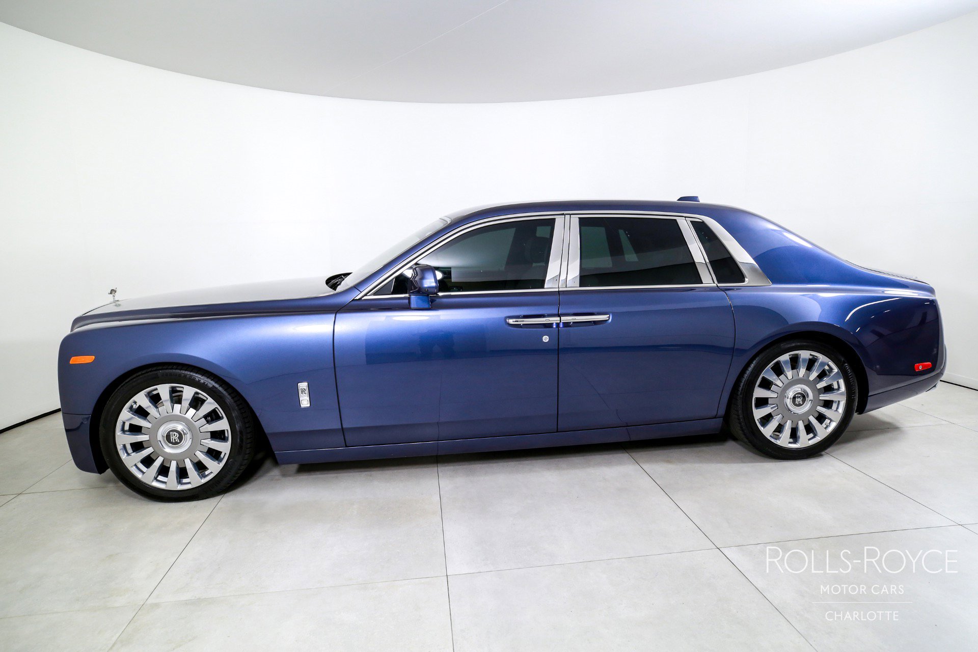 Used 2019 Rolls-Royce Phantom Sedan image 3