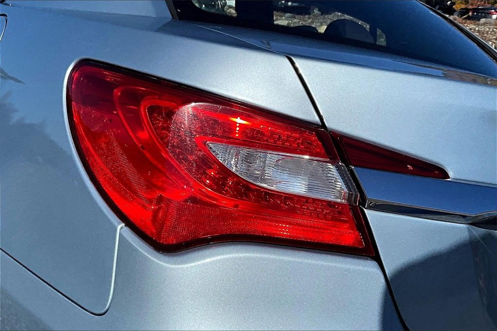 Used 2014 Chrysler 200 Touring image 17