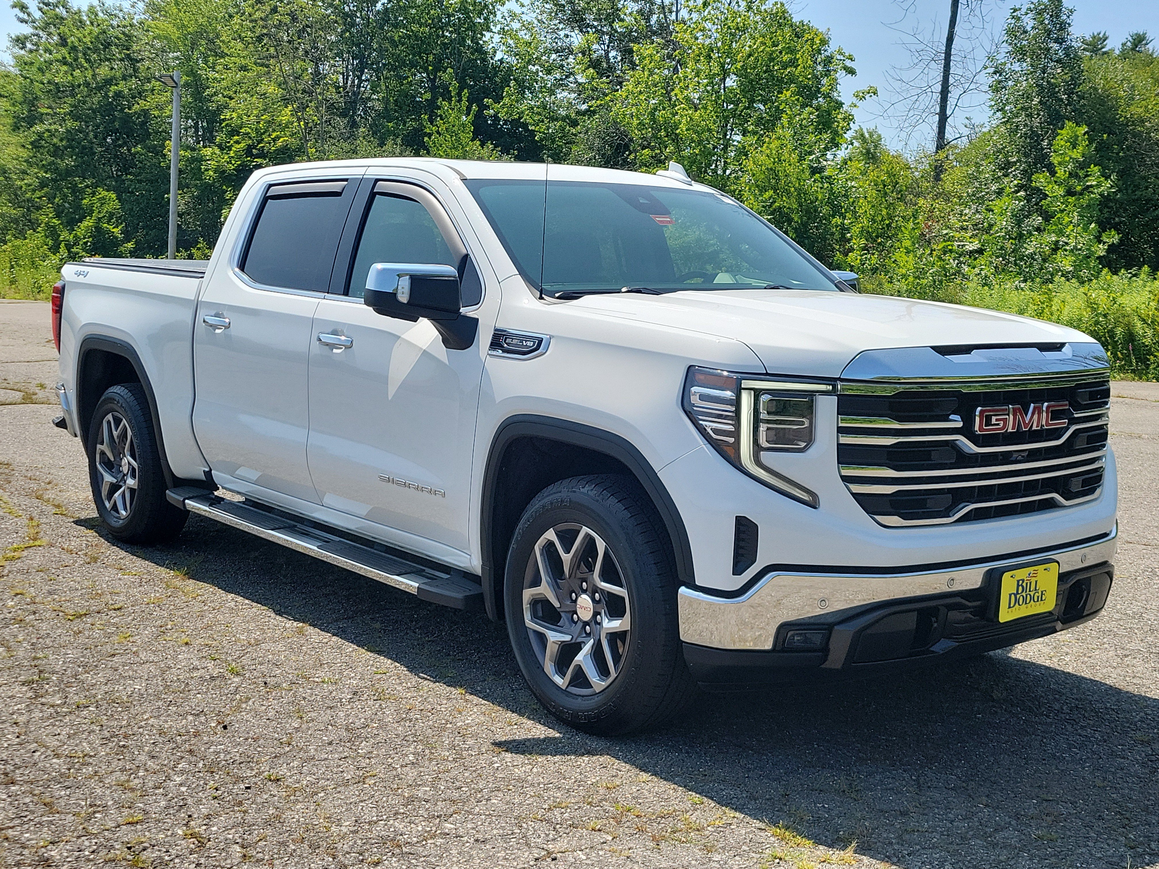 Used 2022 GMC Sierra 1500 SLT w/ SLT Premium Plus Package AWD/4WD image 3
