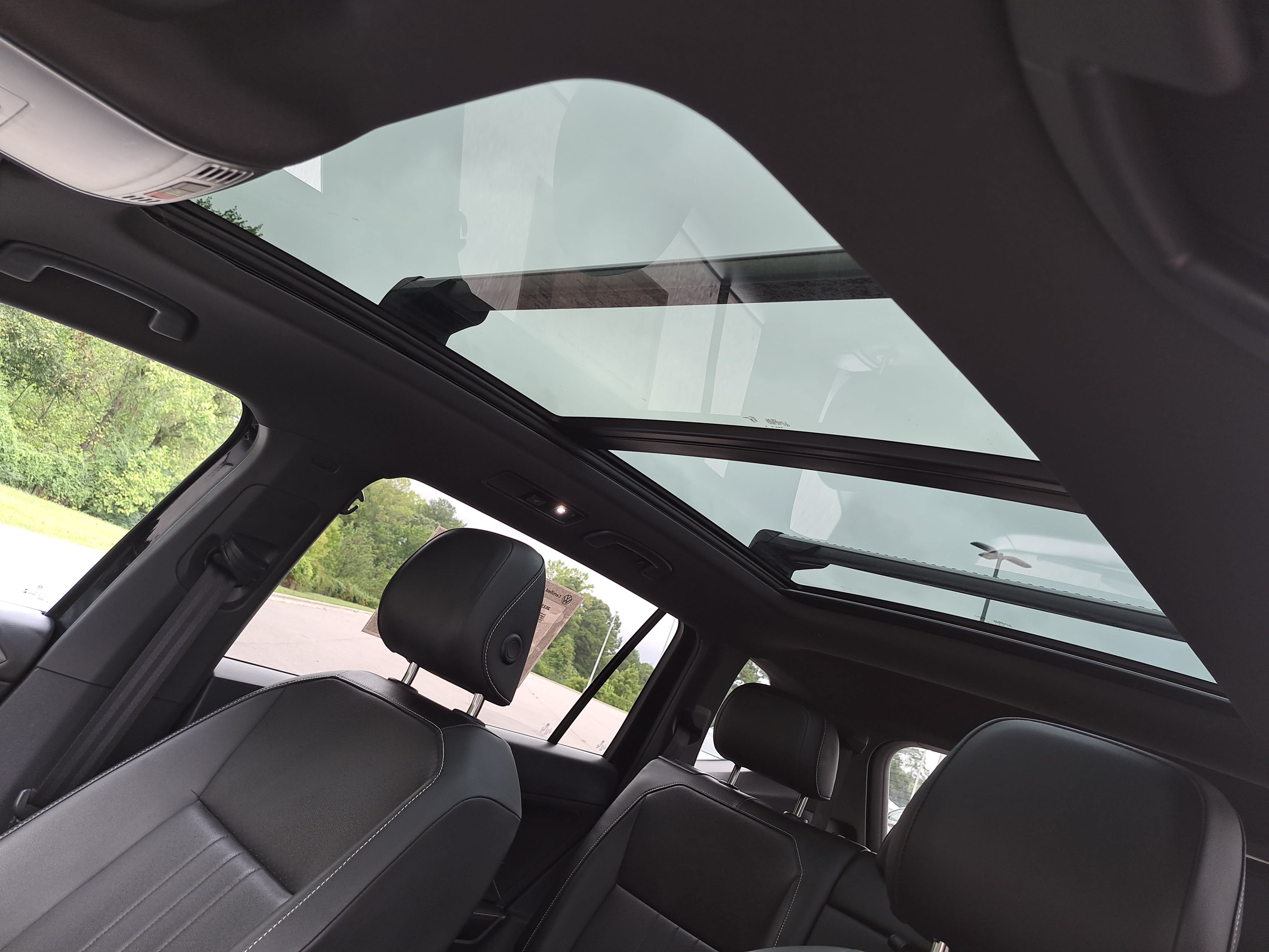 Used 2023 Volkswagen Tiguan SE R-Line FWD image 30