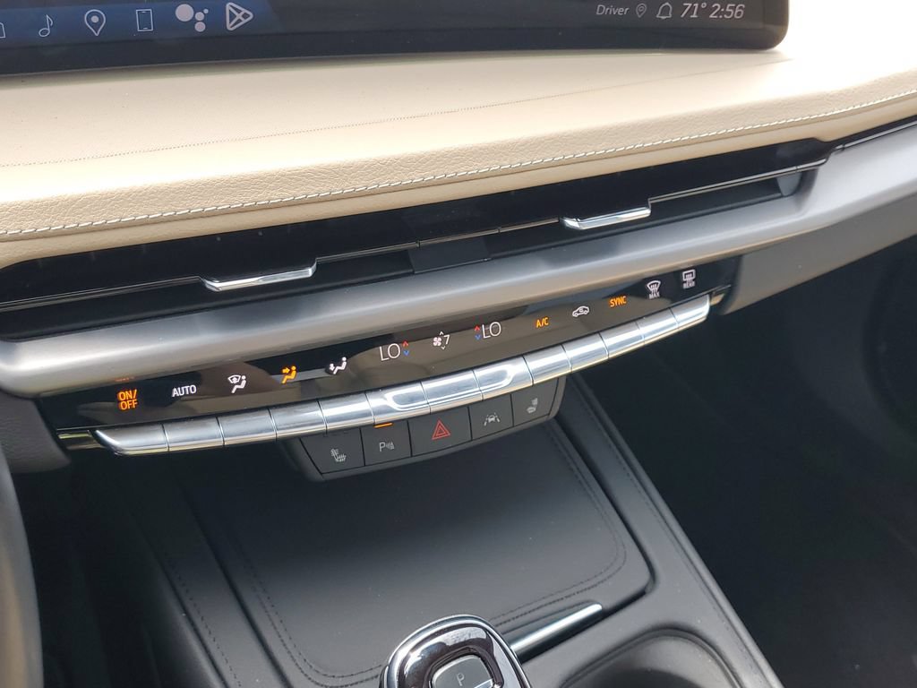 Certified 2024 Cadillac XT4 Luxury w/ Cold Weather Package AWD/4WD image 32