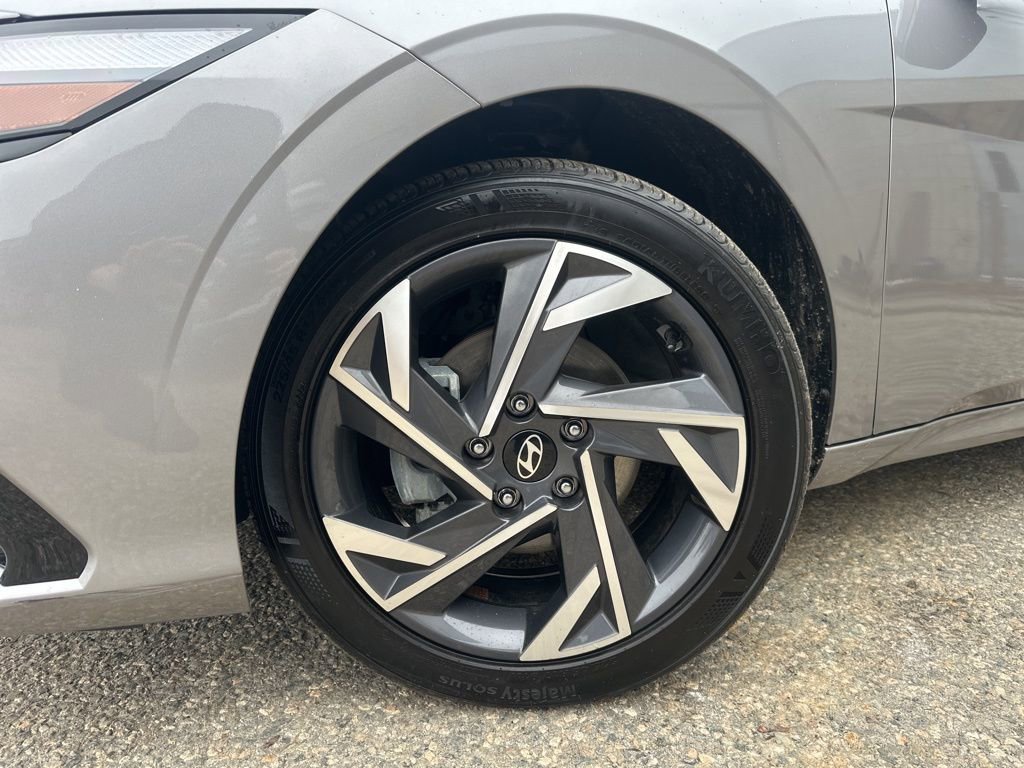 Certified 2025 Hyundai Elantra SEL FWD image 2
