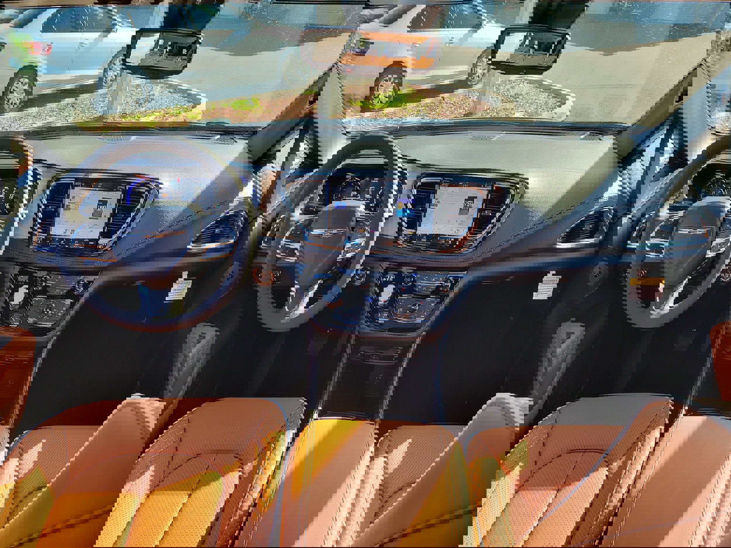 New 2026 Chrysler Pacifica Pinnacle image 13