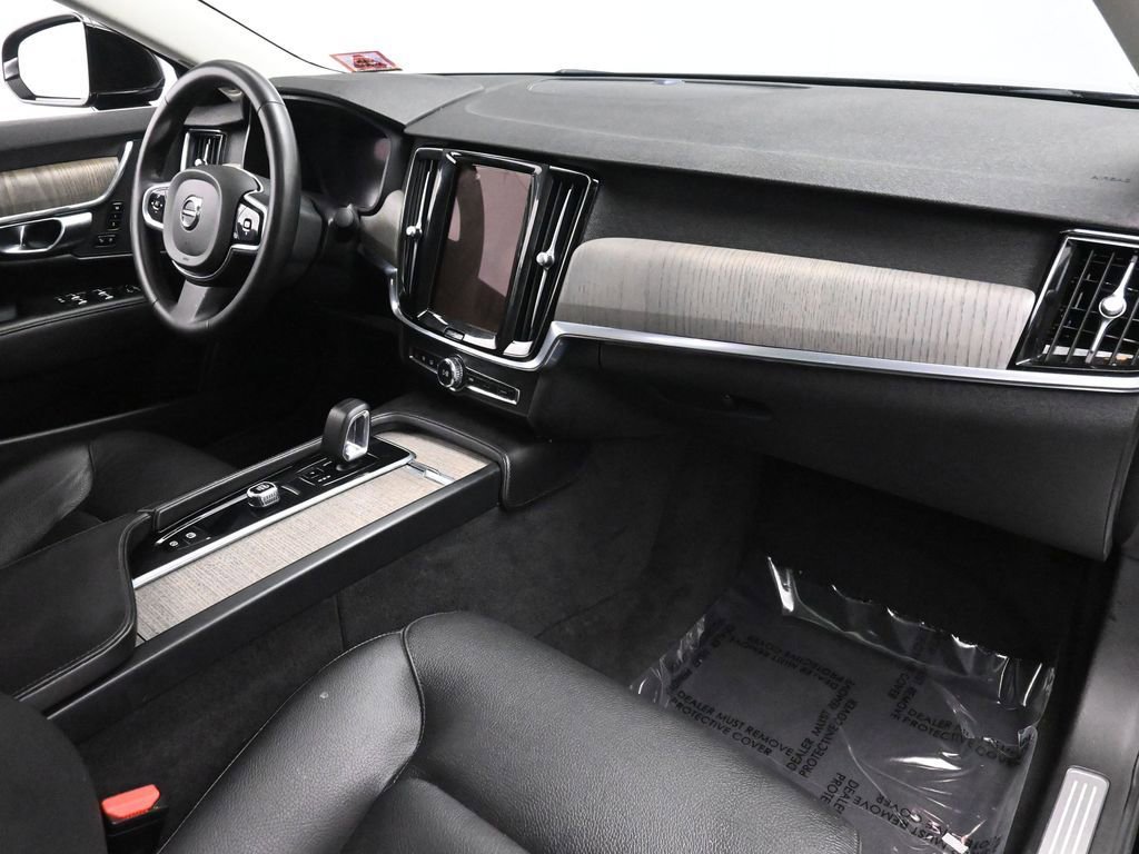 Used 2023 Volvo S90 B6 Plus image 21