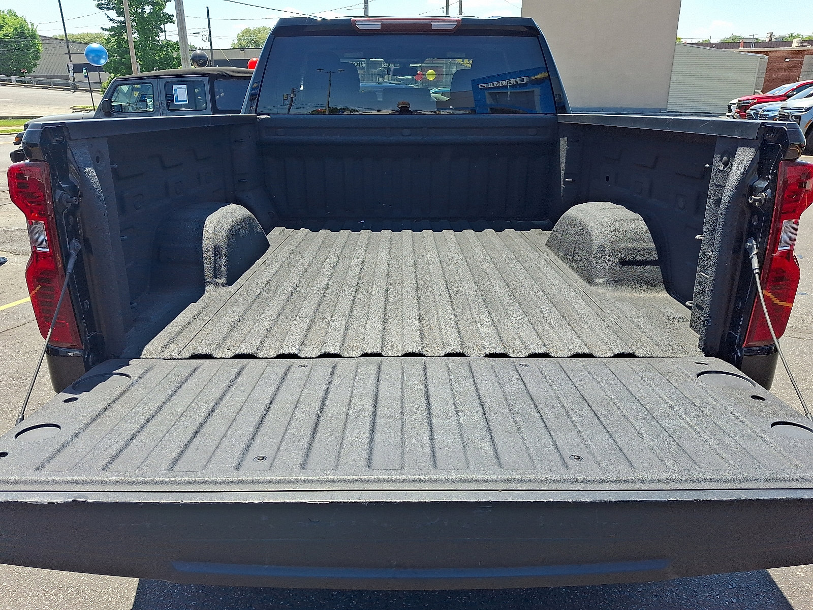 Used 2021 Chevrolet Silverado 1500 LT AWD/4WD image 27