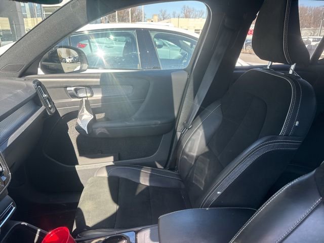 Used 2022 Volvo XC40 P8 Recharge Plus image 4