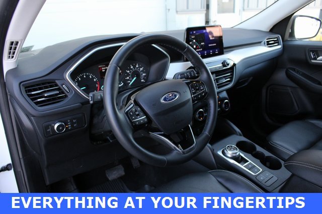 Used 2022 Ford Escape SEL image 2