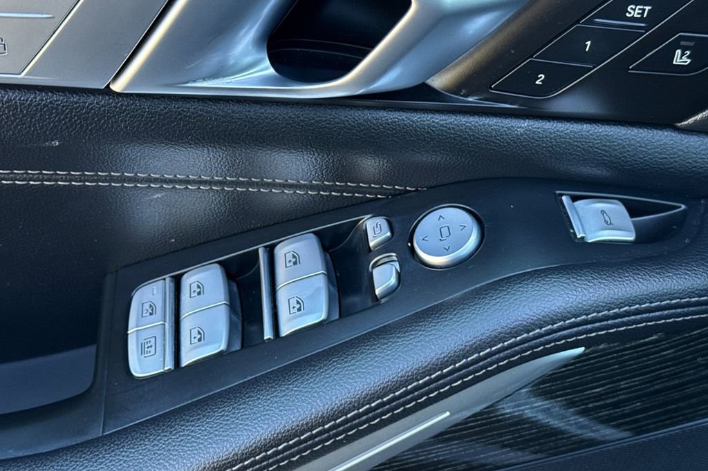 Used 2022 BMW X7 xDrive40i w/ M Sport Package image 11