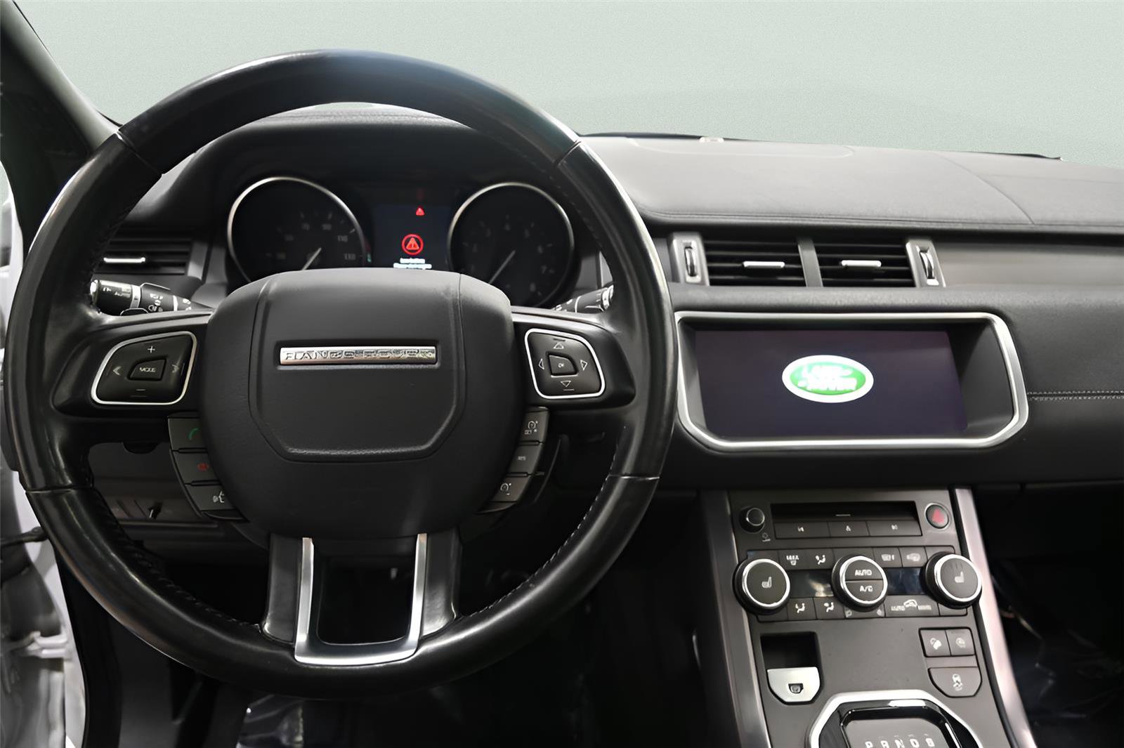 Used 2019 Land Rover Range Rover Evoque SE Premium AWD/4WD image 11