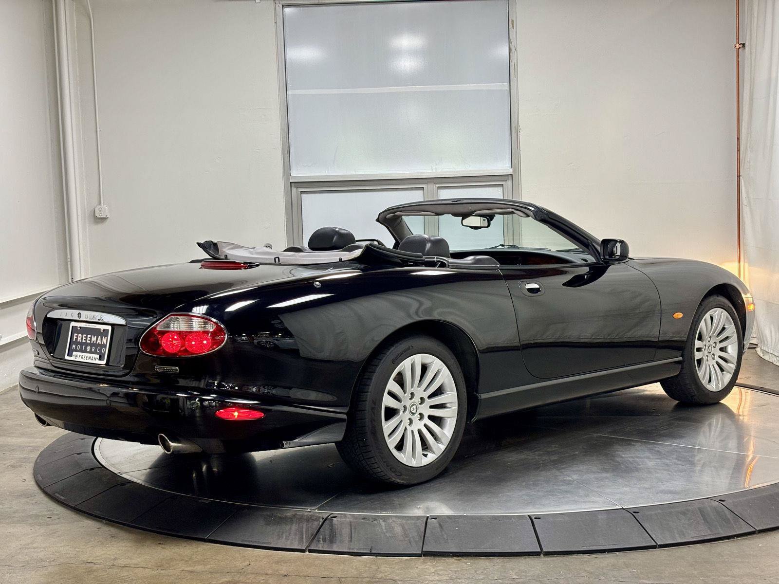 Used 2005 Jaguar XK8 Convertible RWD image 9