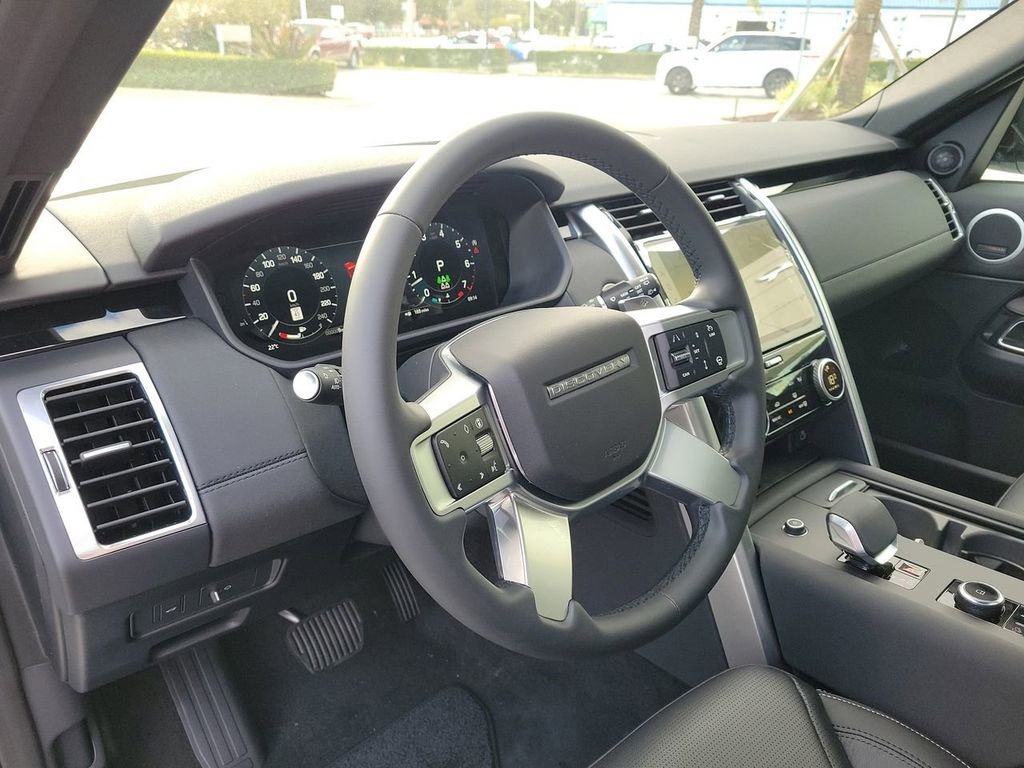 New 2025 Land Rover Discovery S image 25