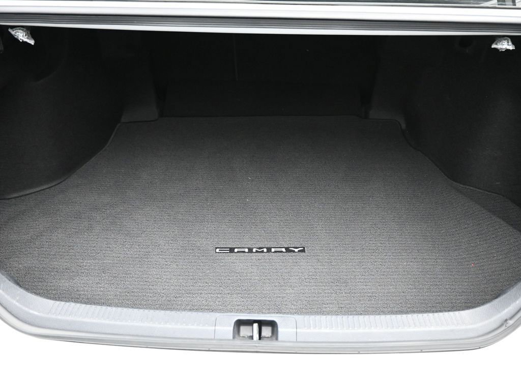 Used 2022 Toyota Camry LE image 6