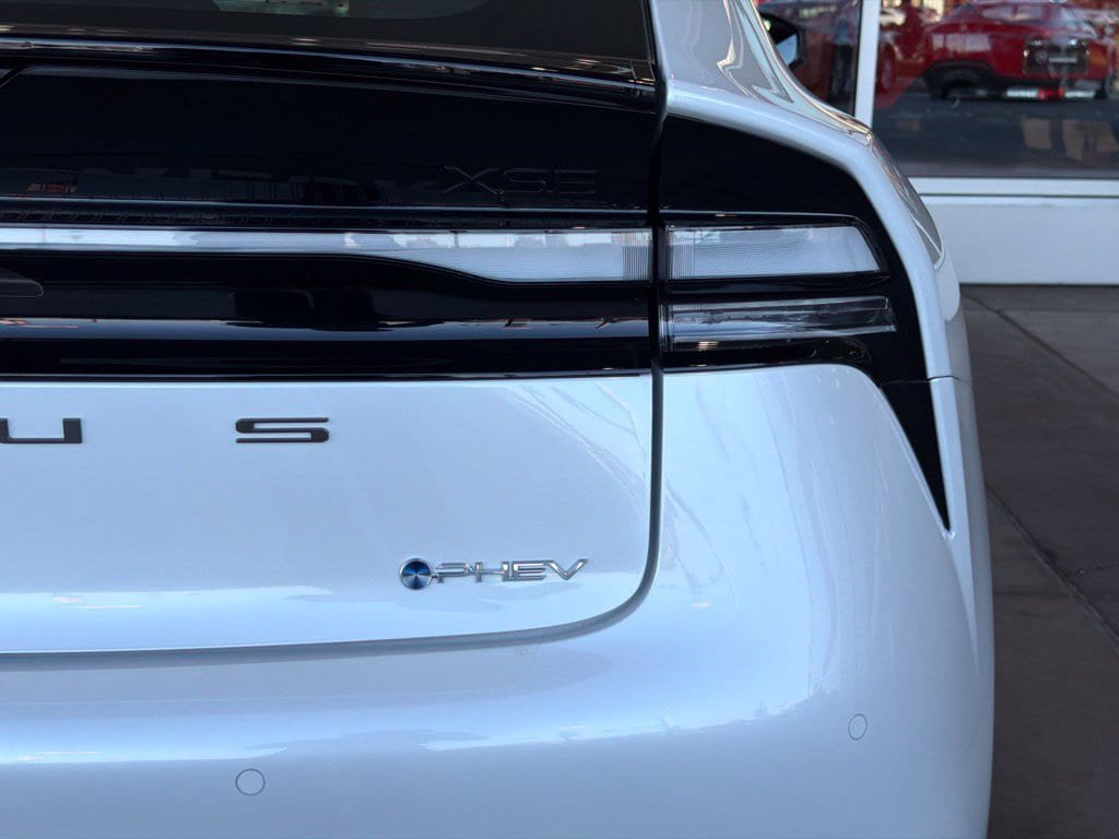 New 2027 Toyota Prius Plug-In Hybrid FWD image 13