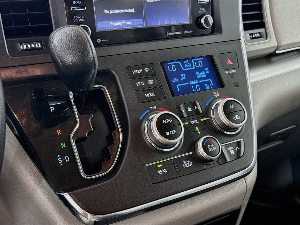 Certified 2018 Toyota Sienna LE FWD image 18