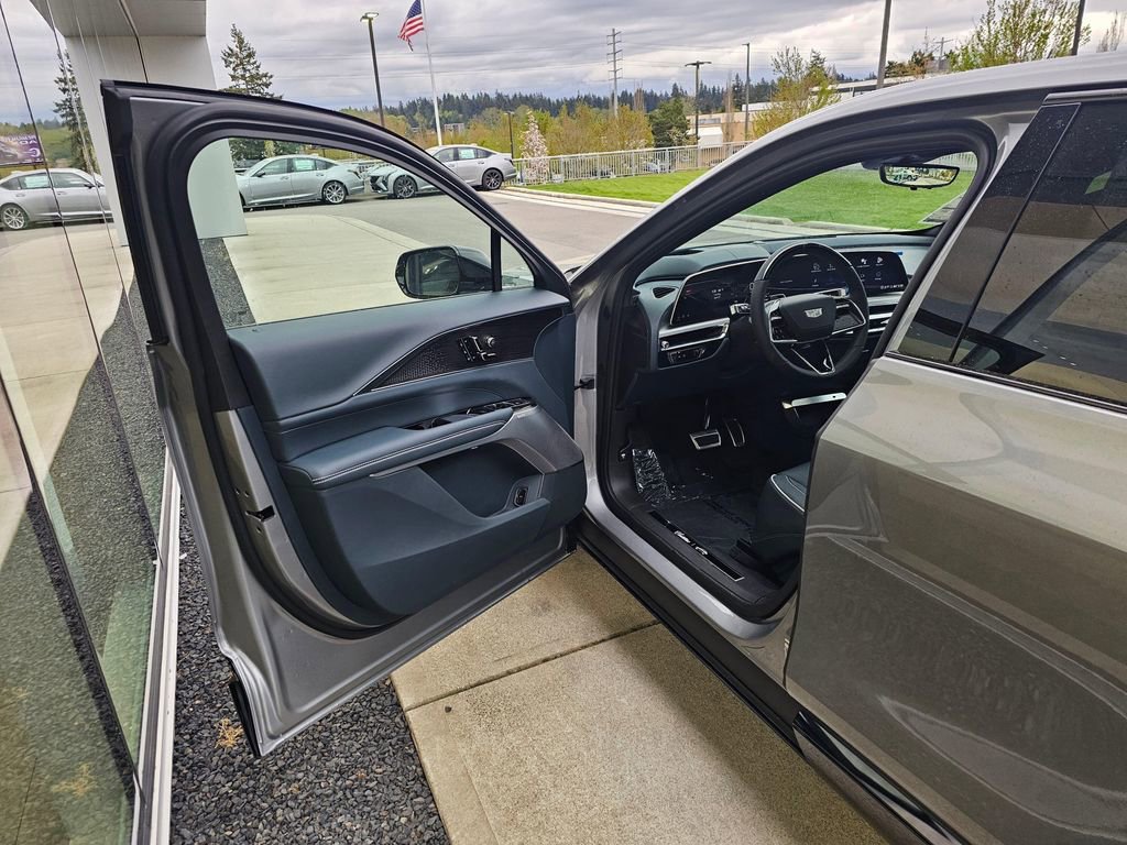 New 2026 Cadillac Lyriq Signature Sport w/ Nappa Leather Package AWD/4WD image 18