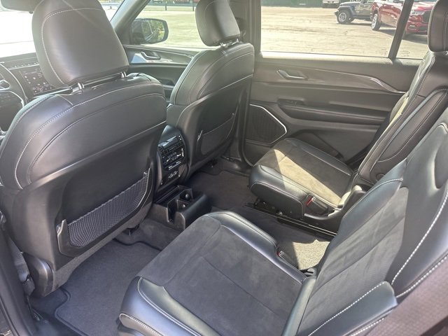 Used 2022 Jeep Grand Cherokee L Laredo image 16