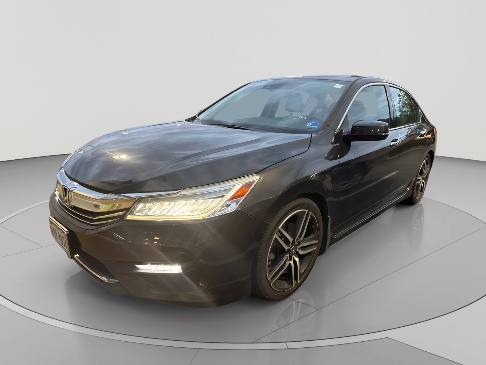 Used 2017 Honda Accord Touring image 1
