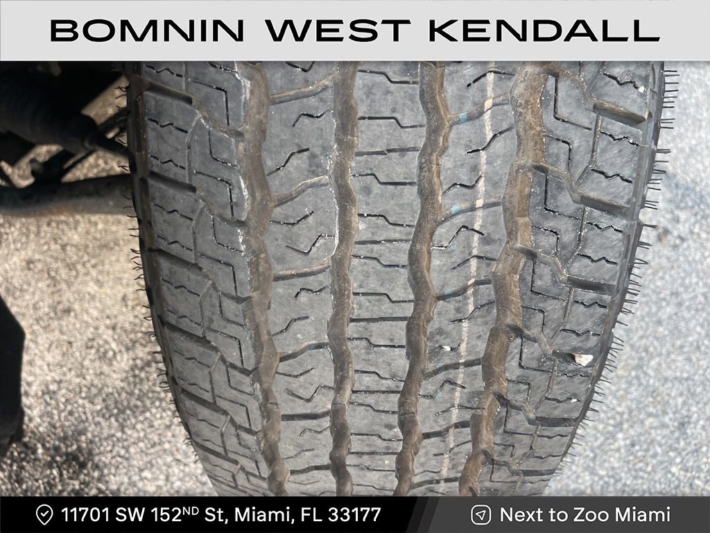 Used 2023 Chevrolet Tahoe Z71 w/ Luxury Package image 2