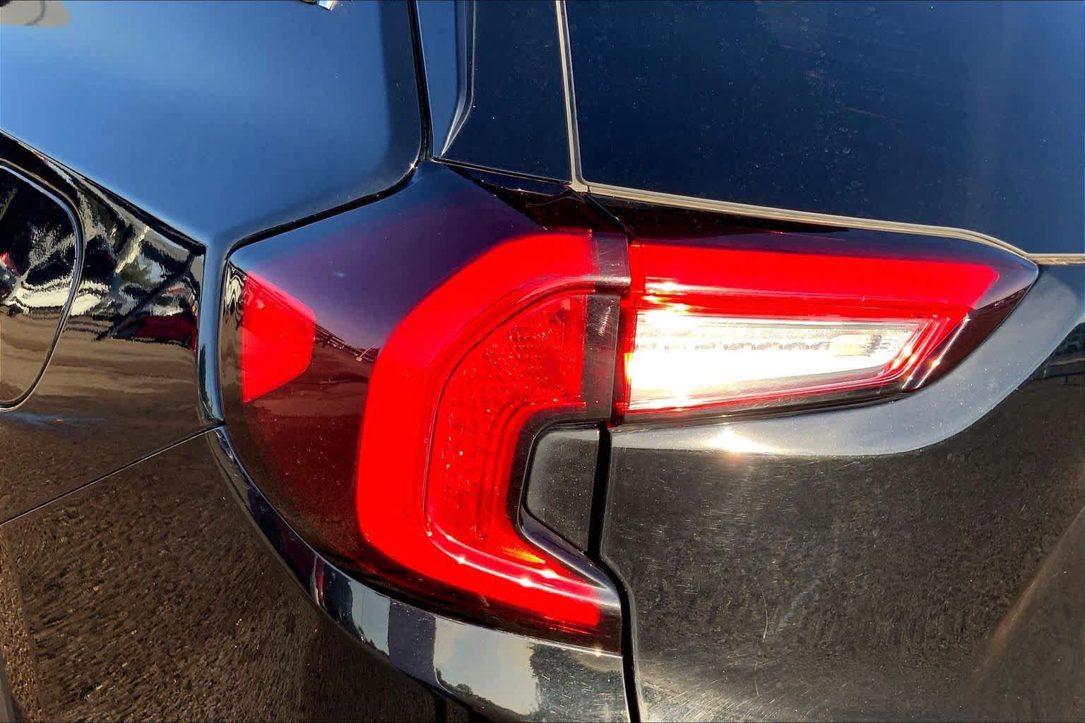 Used 2024 GMC Terrain SLT AWD/4WD image 28
