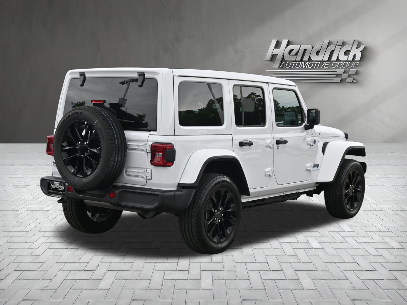 Used 2025 Jeep Wrangler Unlimited Sahara w/ Safety Group AWD/4WD image 10