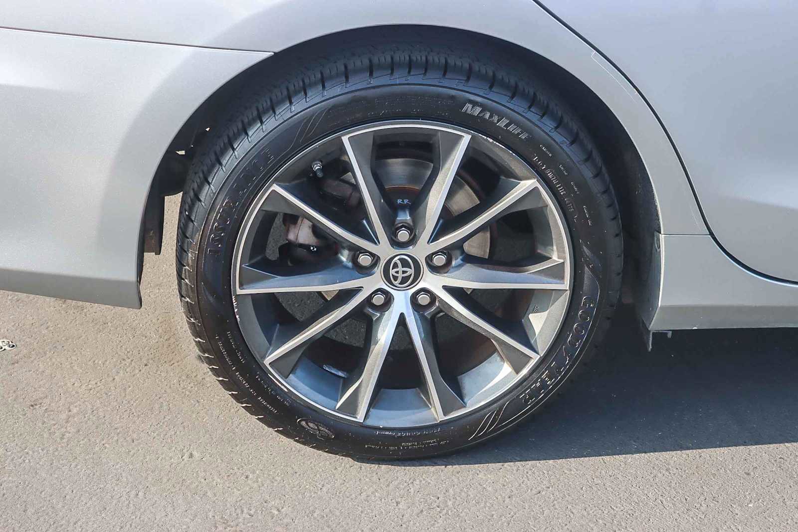 Used 2015 Toyota Camry XSE image 10