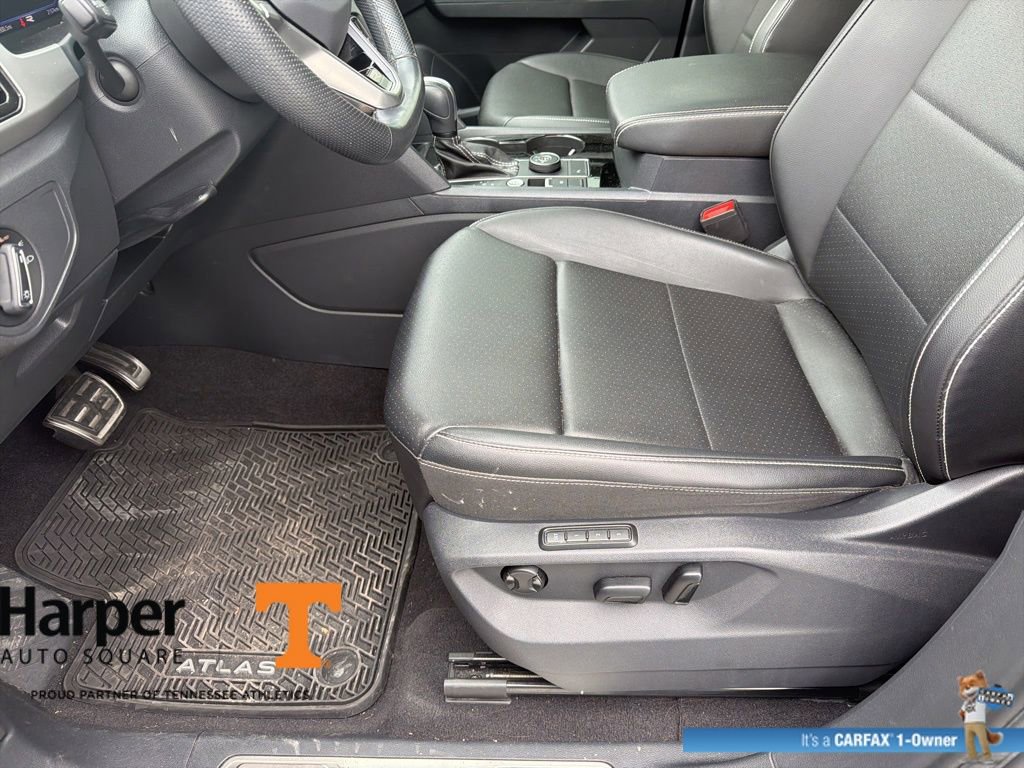 Used 2023 Volkswagen Atlas SEL R-Line image 13