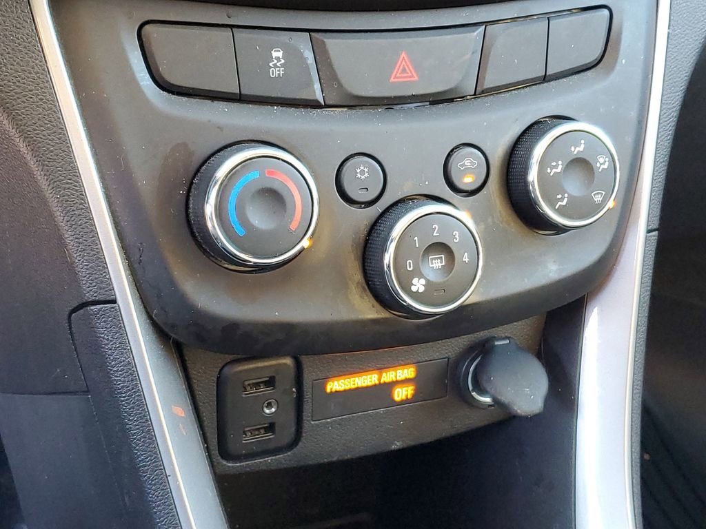 Used 2022 Chevrolet Trax LT w/ LT Convenience Package image 18