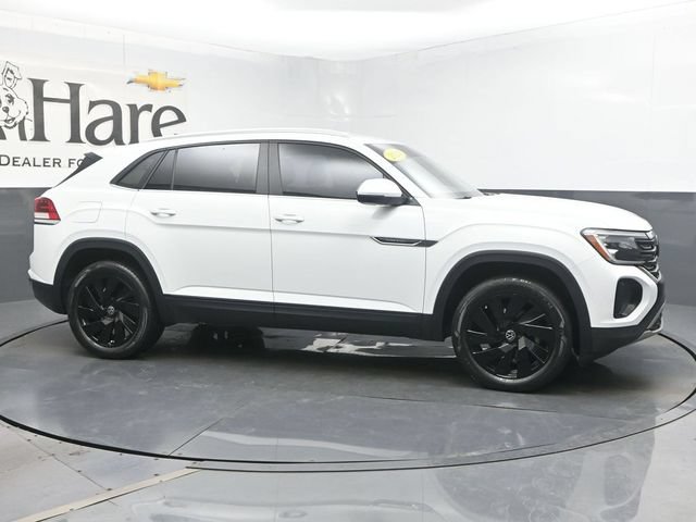 Used 2024 Volkswagen Atlas Cross Sport SE w/ Black Wheel Package FWD image 1