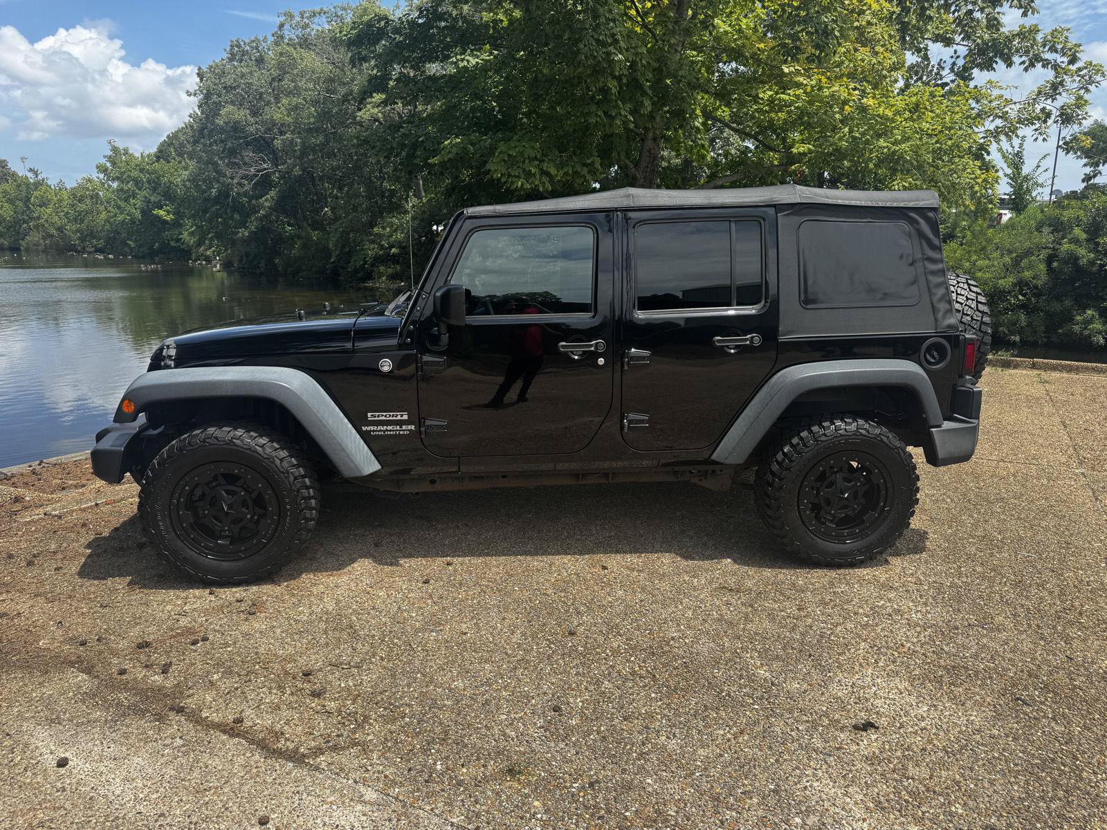 Used 2017 Jeep Wrangler Unlimited Sport AWD/4WD image 10