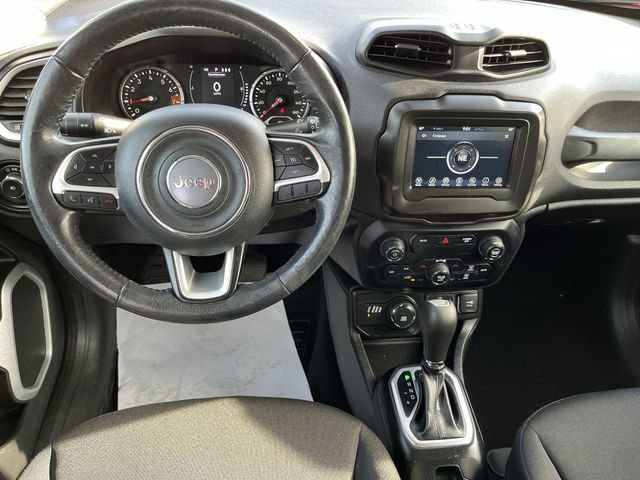 Used 2019 Jeep Renegade Latitude w/ Cold Weather Group image 13
