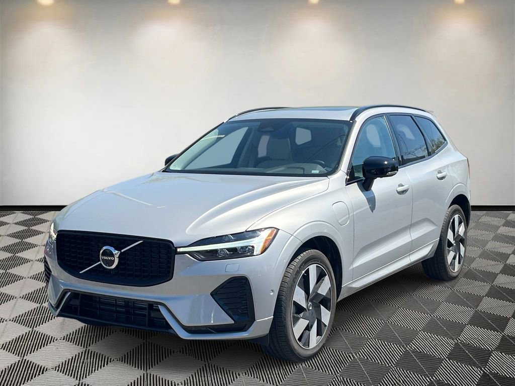 Certified 2025 Volvo XC60 T8 Plus w/ Protection Package Premier image 7