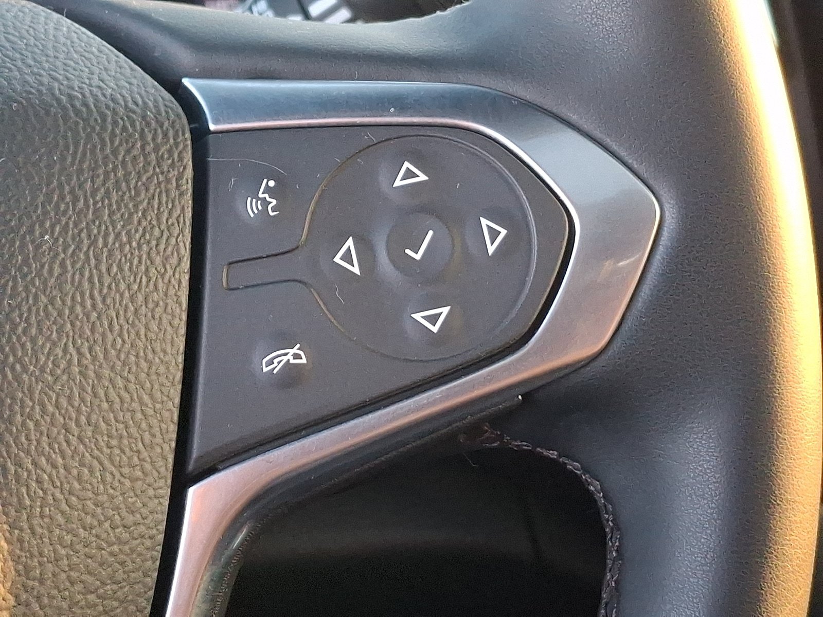Used 2023 Chevrolet Traverse RS w/ LPO, Floor Liner Package AWD/4WD image 24