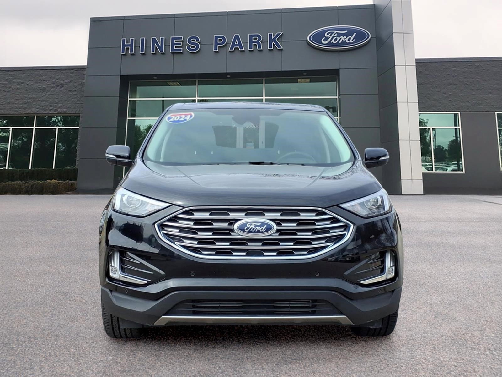 Used 2024 Ford Edge Titanium image 2