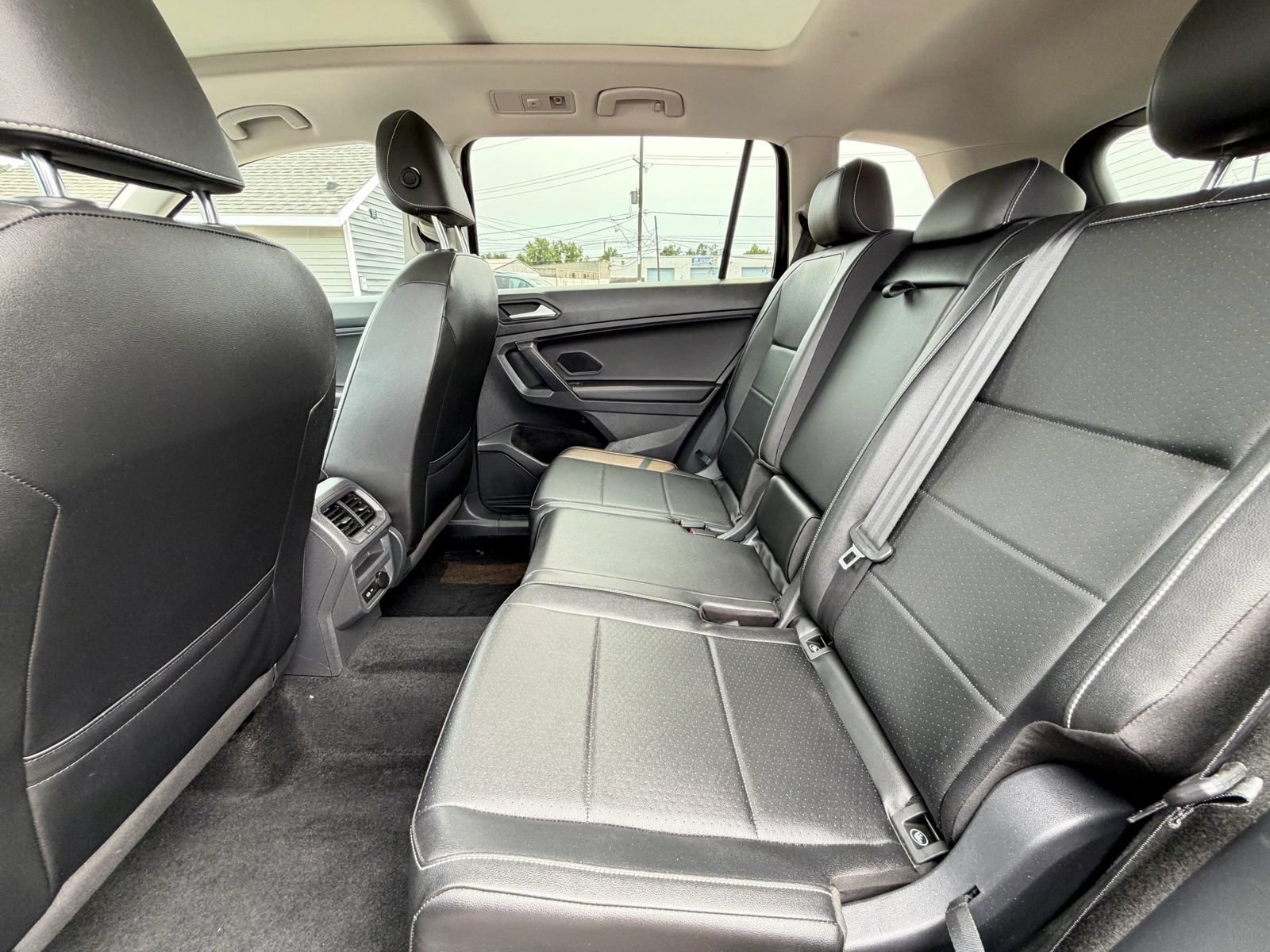 Used 2021 Volkswagen Tiguan SE w/ Panoramic Sunroof Package AWD/4WD image 28