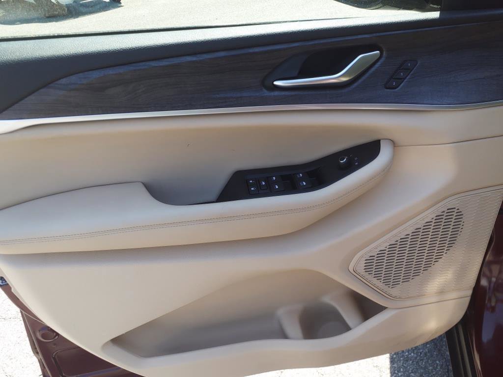 Used 2024 Jeep Grand Cherokee Limited image 8