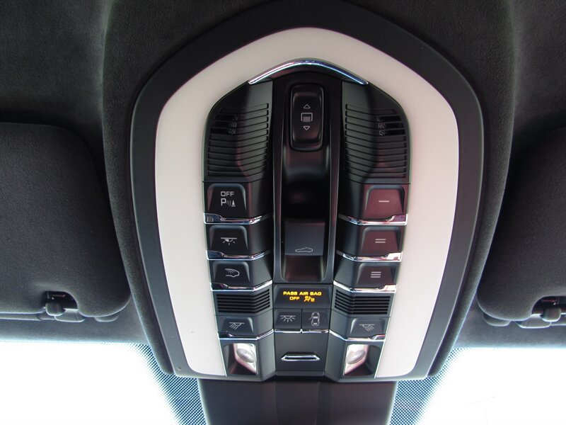 Used 2016 Porsche Cayenne GTS AWD/4WD image 25
