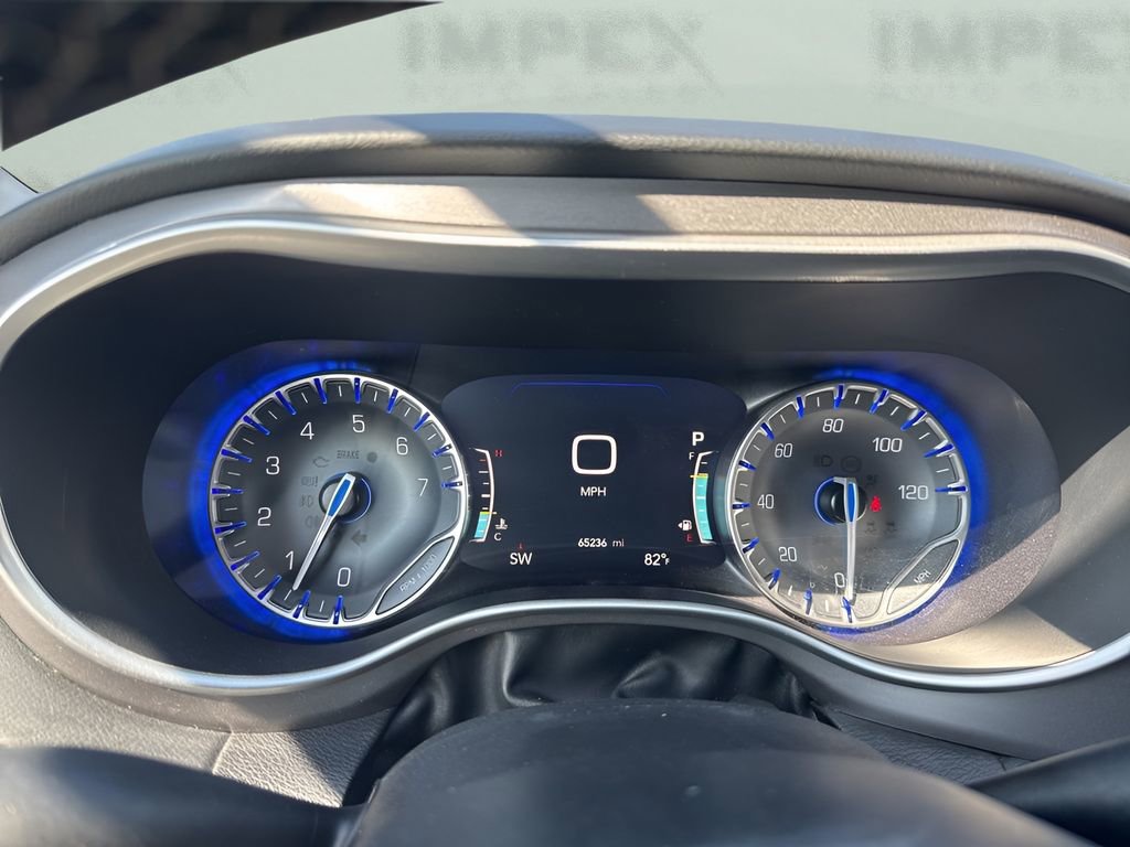 Used 2023 Chrysler Pacifica Touring-L FWD image 25