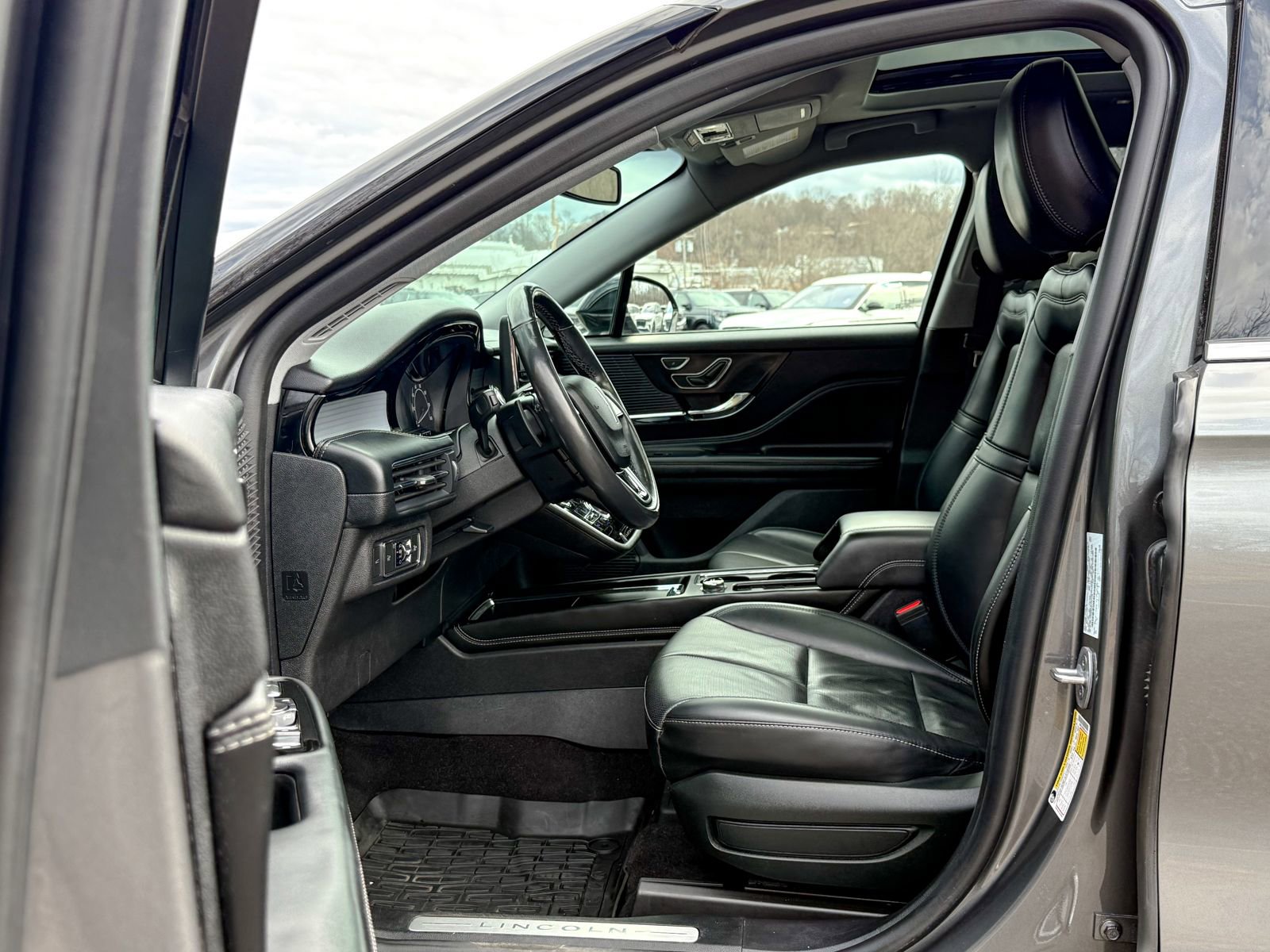 Used 2022 Lincoln Corsair AWD w/ Premium Package image 17