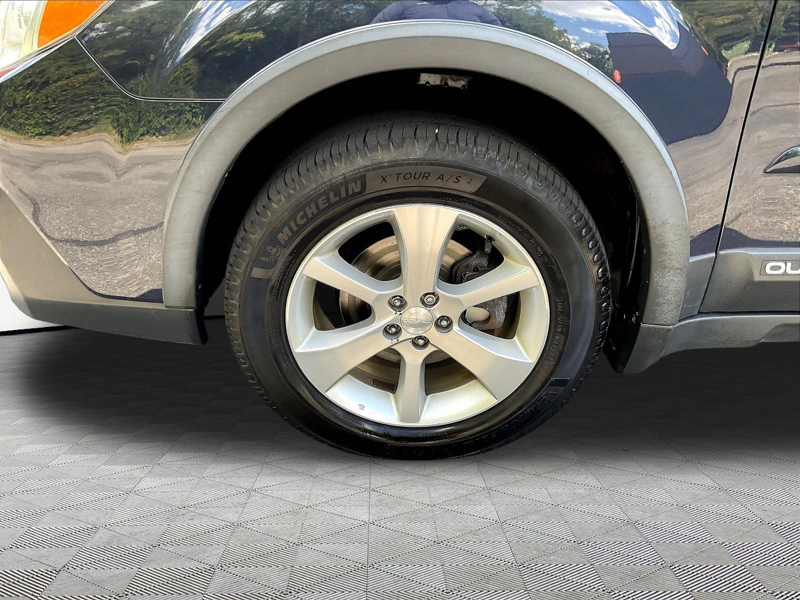 Used 2013 Subaru Outback 2.5i Limited w/ Moonroof Pkg AWD/4WD image 32