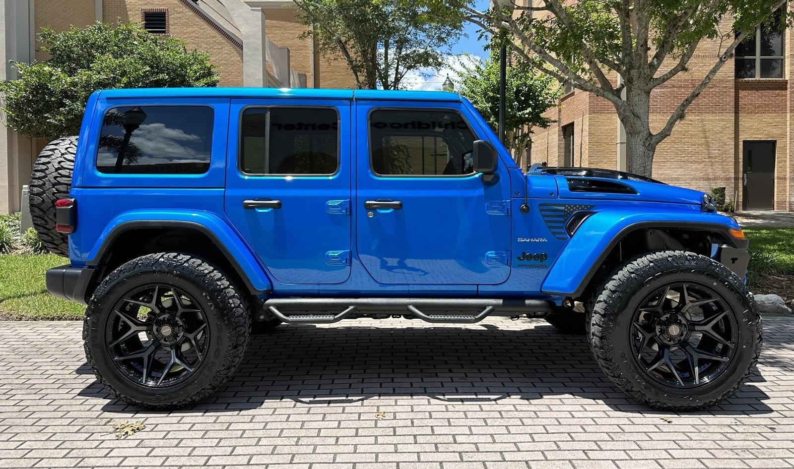 Used 2022 Jeep Wrangler Unlimited Sahara w/ LED Lighting Group AWD/4WD image 6