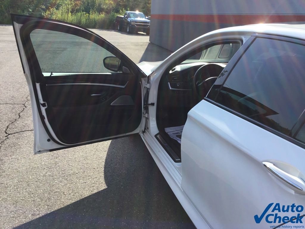 Used 2013 BMW M5 RWD image 16