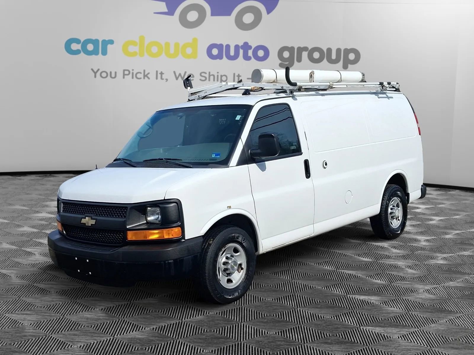 Used 2013 Chevrolet Express 2500 Van 3D image 1